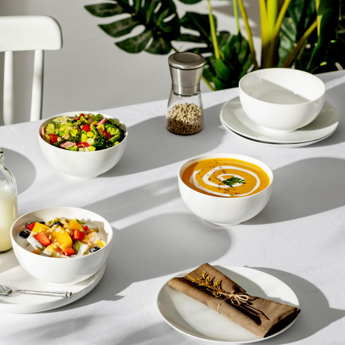 White 26 Oz Ceramic Soup Bowls of 4 F411